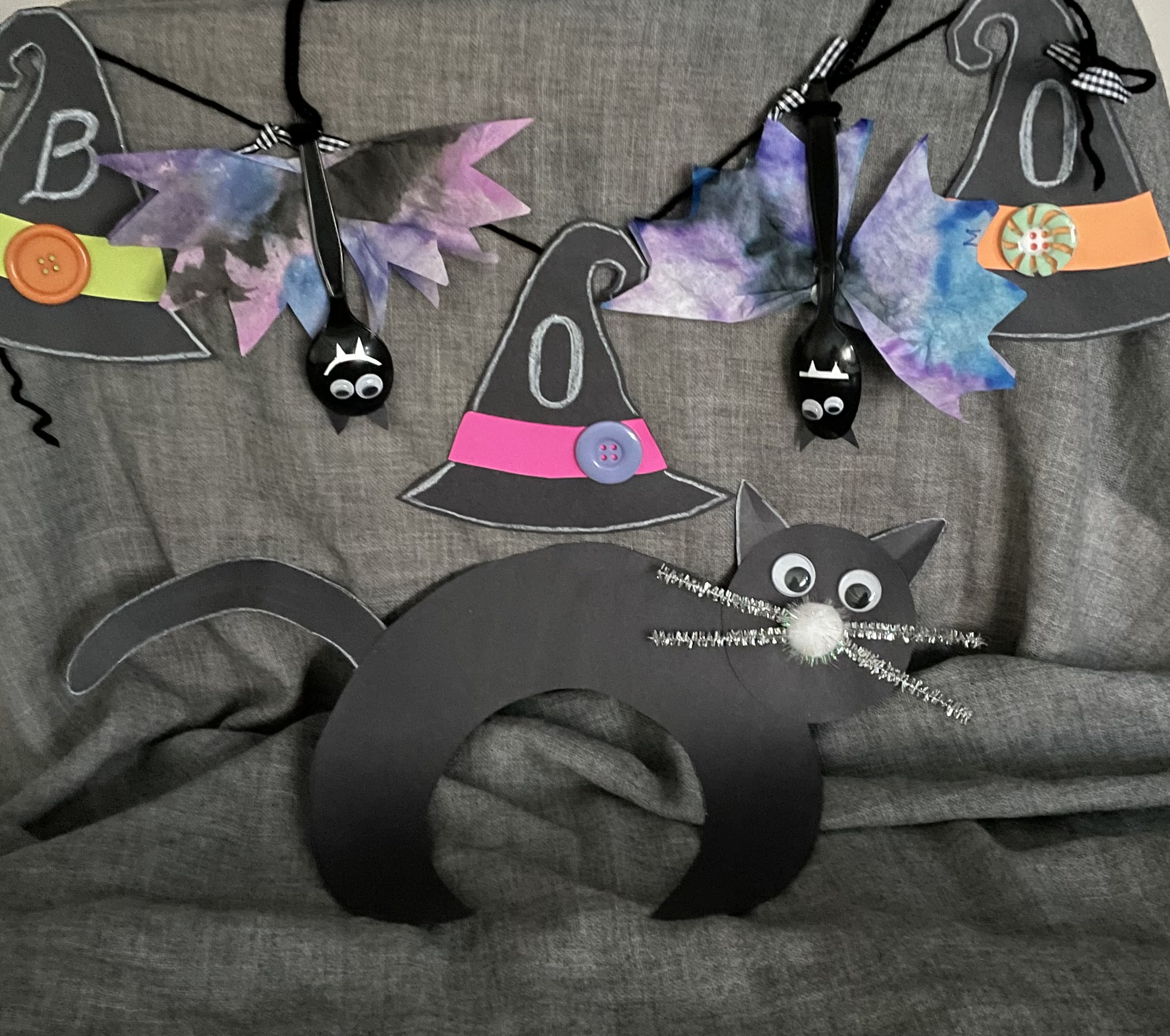 Halloween craft - bats, hats and a cat