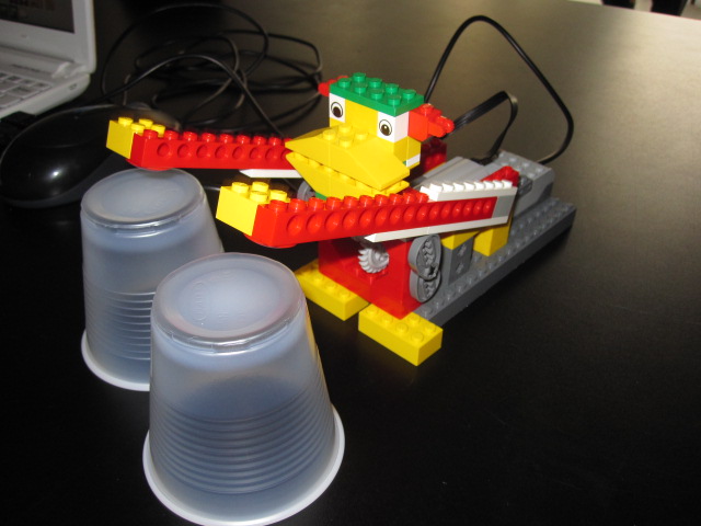 drumming monkey Lego WeDo model