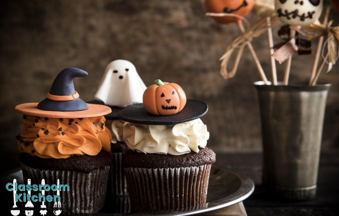 Cupcakes decorated with a witch hat, ghost and pumpkin